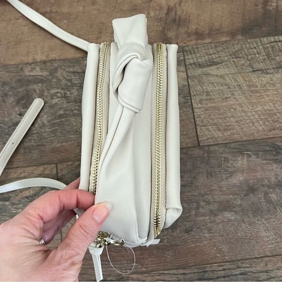 NWT🏷 Cream bag w/gold accents, short & long handles 2 compartments, CHIC! - Picture 10 of 14